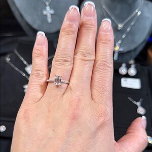 Elegant Silver Women's Ring 3.5ct